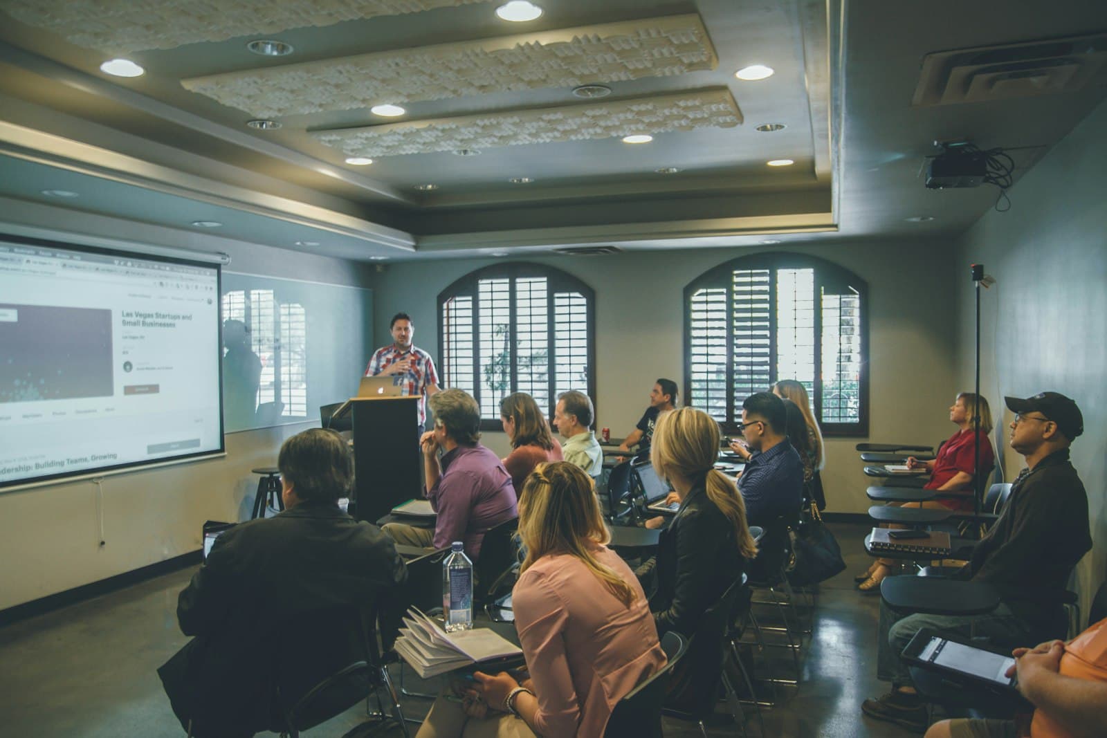 Salle de formation pour adultes — animation pédagogique et certification FPA