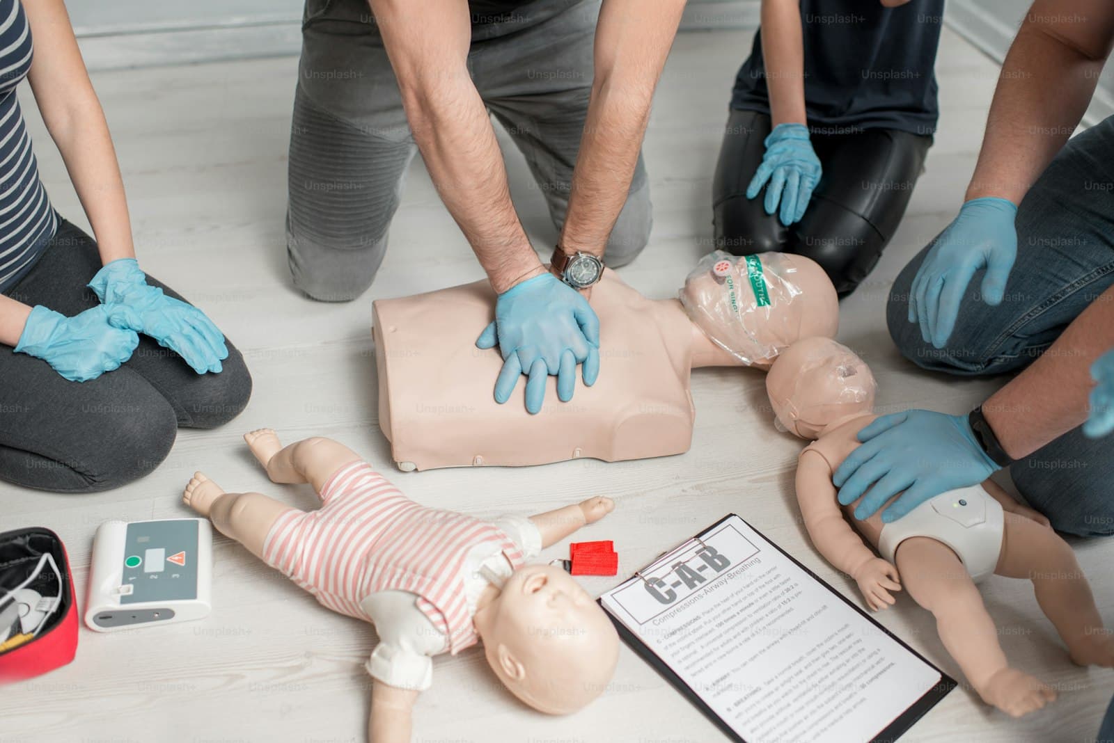 Formation de formateurs SST avec mannequin de réanimation et gestes de premiers secours
